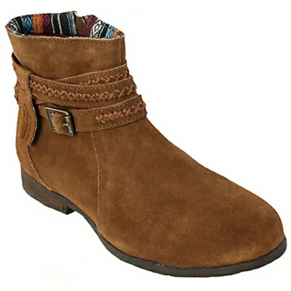 NIB Minnetonka Dixon Suede Ankle Boots